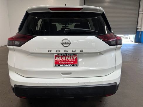 Used 2024 Nissan Rogue S FWD image 4