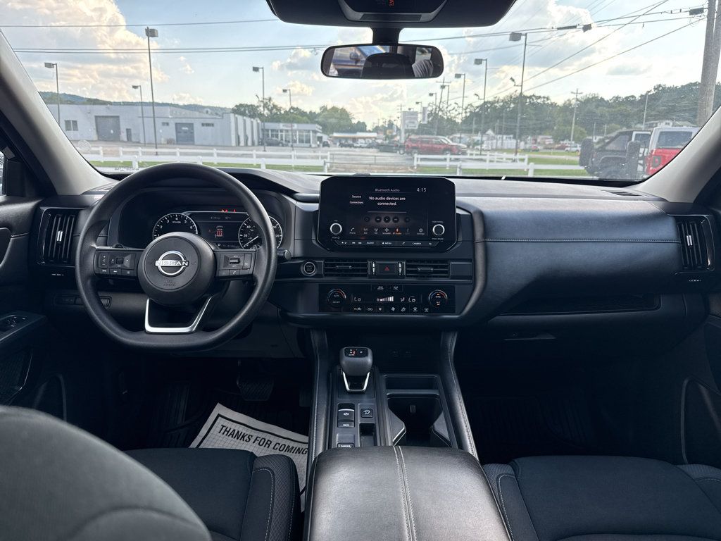 Used 2024 Nissan Pathfinder S FWD image 15