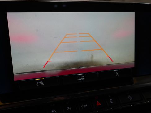 Used 2023 Chevrolet Silverado 1500 LT w/ Z71 Off-Road Package image 30