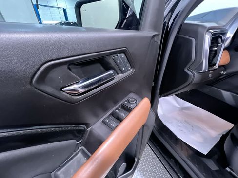 Used 2023 GMC Canyon AT4 w/ AT4 Premium Package AWD/4WD image 12