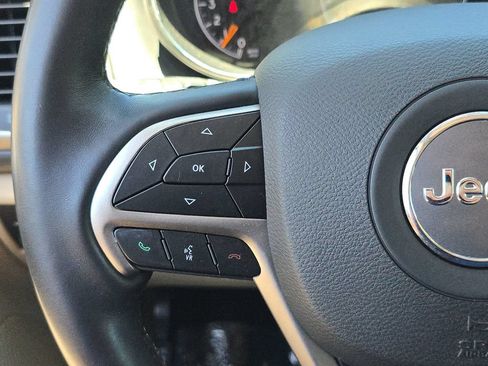 Used 2022 Jeep Grand Cherokee Laredo E w/ Security & Convenience Group AWD/4WD image 23