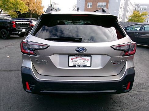 Used 2020 Subaru Outback Premium image 4