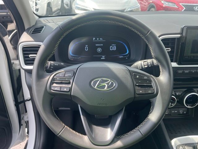 Used 2025 Hyundai Venue Limited FWD image 10