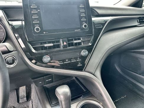 Used 2021 Toyota Camry SE w/ Convenience Package FWD image 11