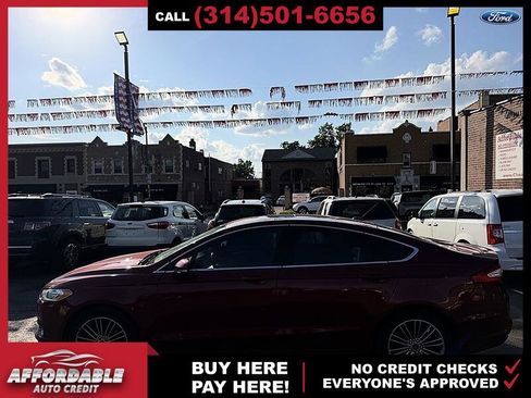 Used 2013 Ford Fusion SE FWD image 2