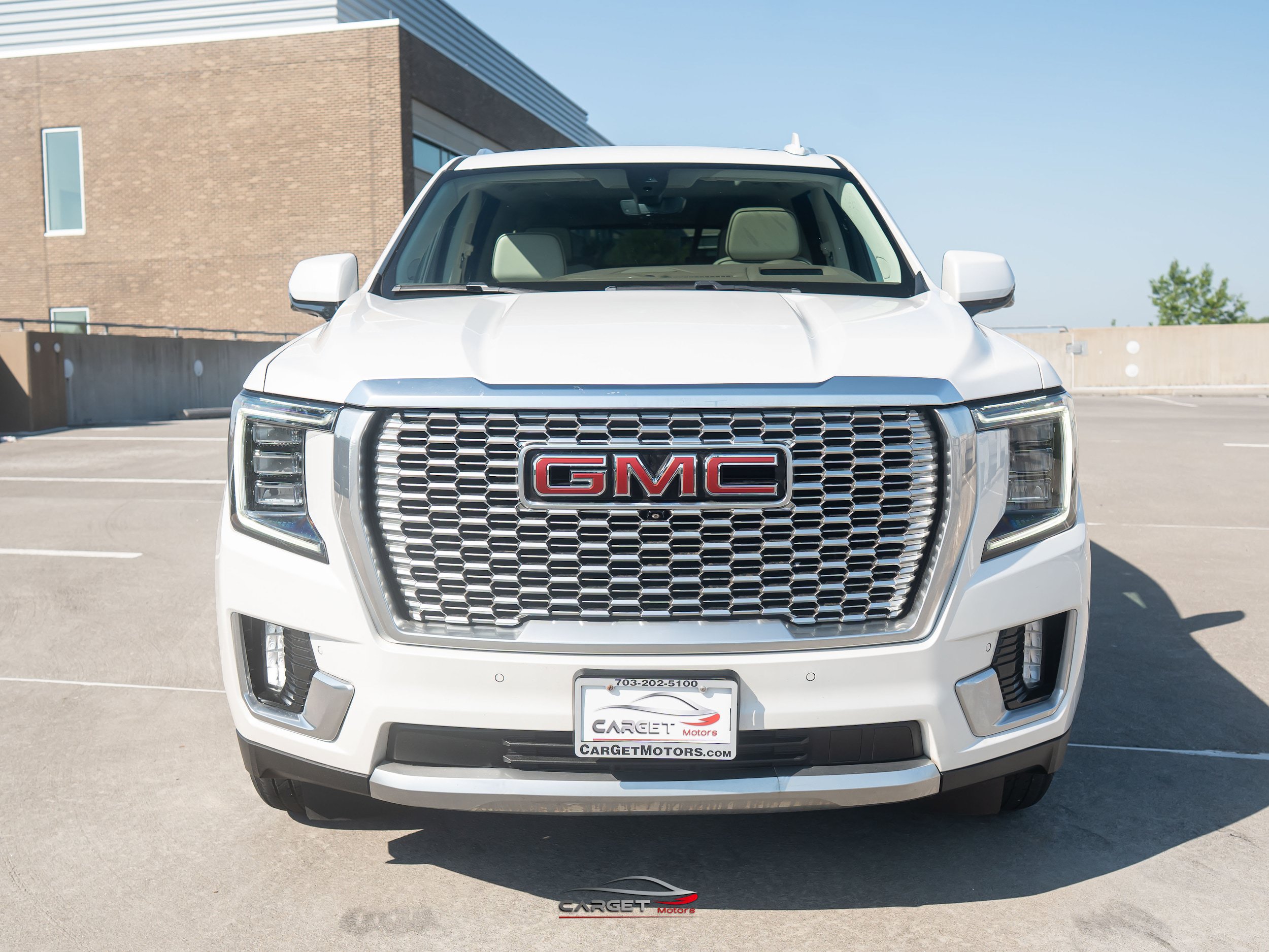 Used 2021 GMC Yukon XL Denali w/ Denali Premium Package AWD/4WD image 2