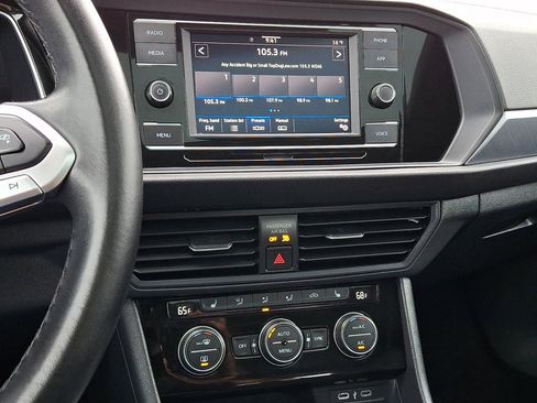 Used 2024 Volkswagen Jetta SE FWD image 25