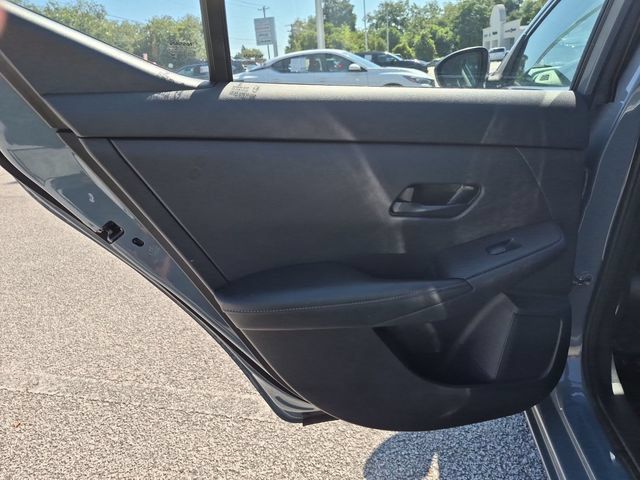 Used 2024 Nissan Sentra SV FWD image 27