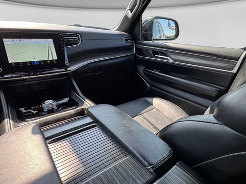 Used 2024 Jeep Wagoneer L Series II w/ Flexible Seating Group AWD/4WD image 25
