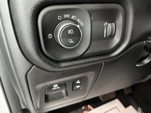 Used 2022 RAM 1500 Big Horn AWD/4WD image 36