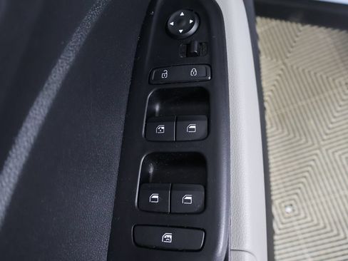 Certified 2024 Hyundai Venue SEL FWD image 32