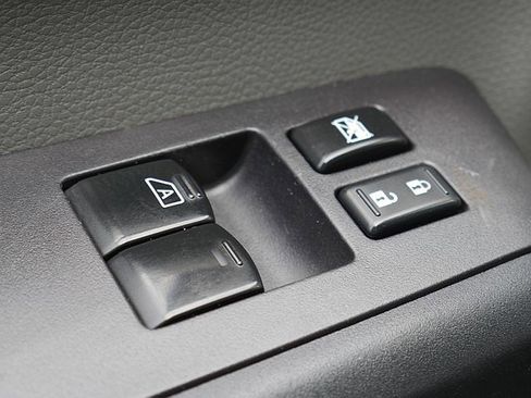 Used 2018 Nissan NV 2500 SV image 14