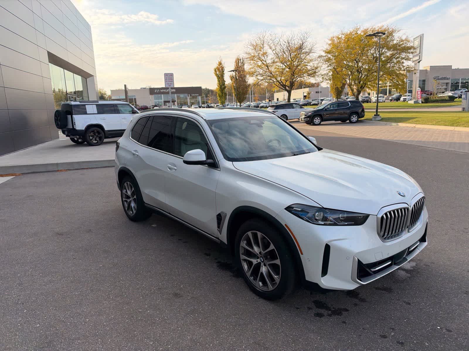 Used 2024 BMW X5 xDrive40i w/ Premium Package AWD/4WD image 7