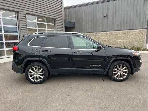 Used 2017 Jeep Cherokee Limited image 4
