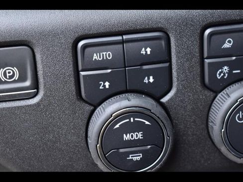 Used 2025 Chevrolet Silverado 1500 LT image 5