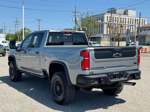 Used 2025 Chevrolet Silverado 2500 ZR2 w/ ZR2 Bison Edition AWD/4WD image 3
