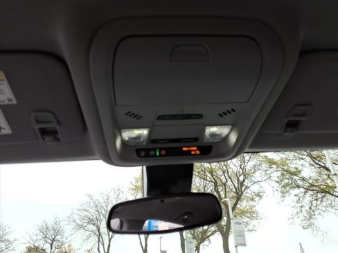 Used 2022 GMC Terrain SLT image 23