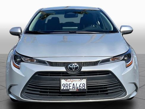 Certified 2025 Toyota Corolla LE FWD image 3