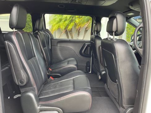 Used 2018 Dodge Grand Caravan GT FWD image 24