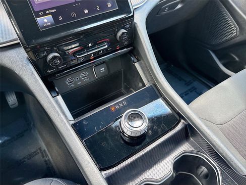 Used 2024 Jeep Grand Cherokee L Laredo image 18