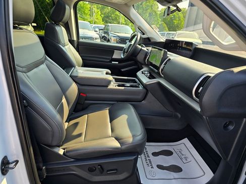 Used 2025 Ford Expedition Active AWD/4WD image 14