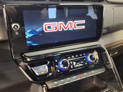 Used 2025 GMC Sierra 1500 AT4 w/ AT4 Premium Package AWD/4WD image 12