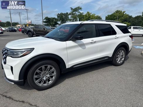 New 2026 Ford Explorer Platinum RWD image 2