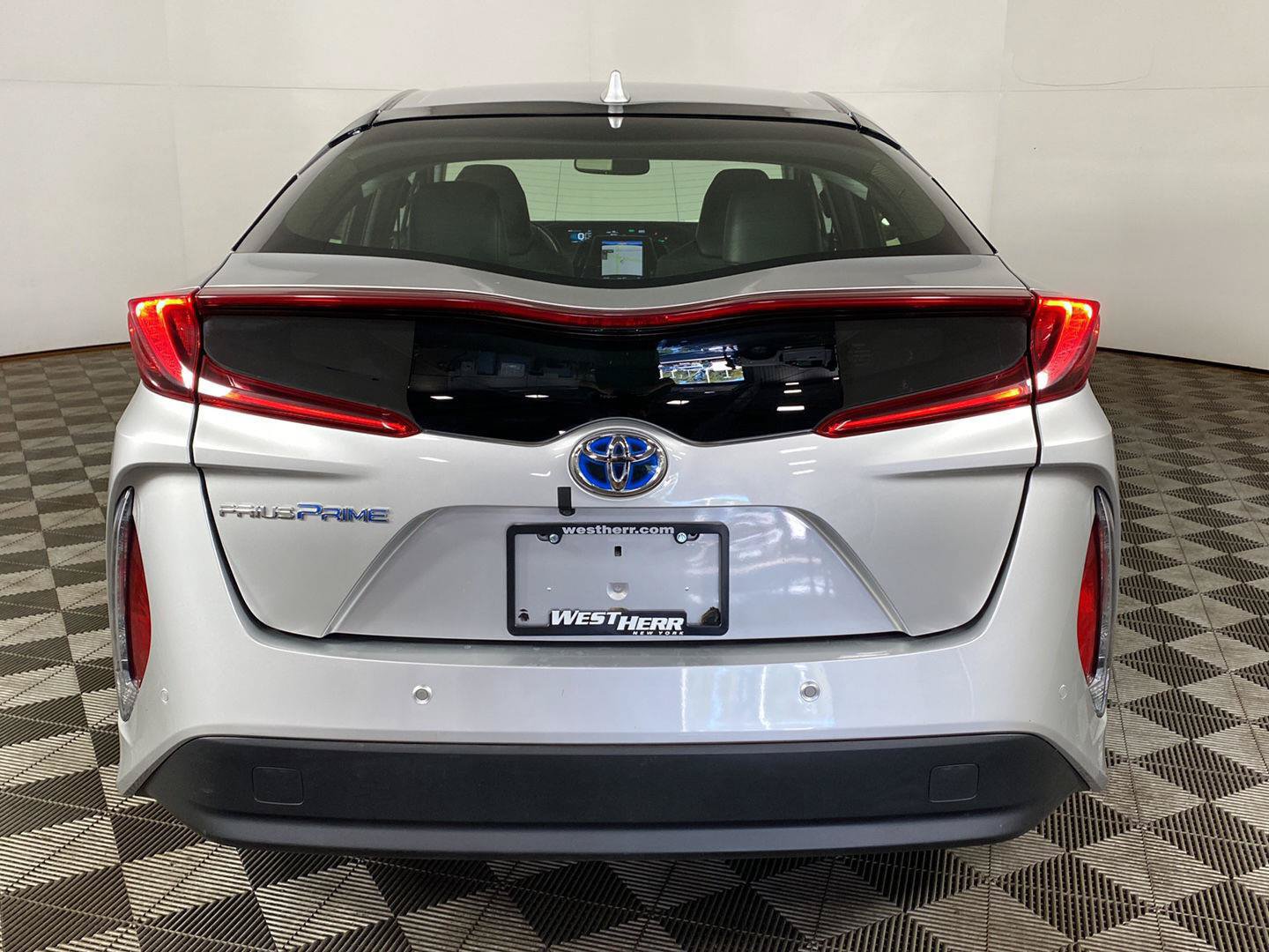Used 2017 Toyota Prius Prime Advanced FWD image 5