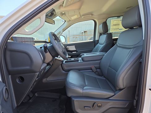 New 2026 Ford Expedition Active image 6