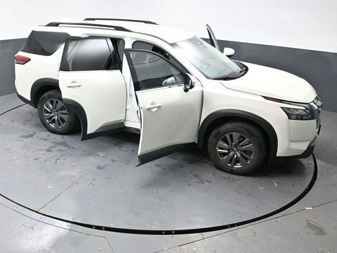 Used 2024 Nissan Pathfinder SV image 70