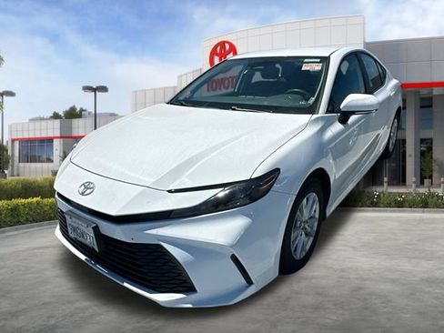 Used 2025 Toyota Camry LE FWD image 3