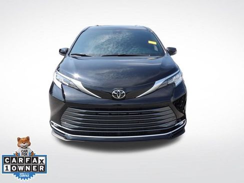 Used 2026 Toyota Sienna Limited FWD image 4