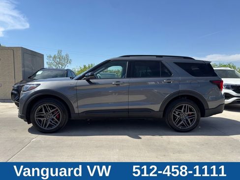 Used 2025 Ford Explorer ST-Line w/ ST-Line Street Pack AWD/4WD image 7