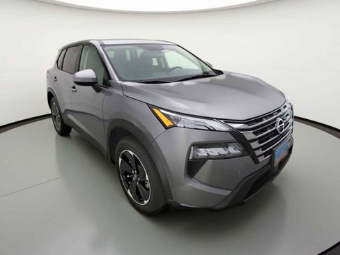 Used 2025 Nissan Rogue SV image 1