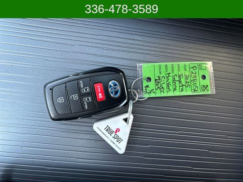 Used 2025 Toyota Sienna LE w/ LE Plus Package FWD image 28