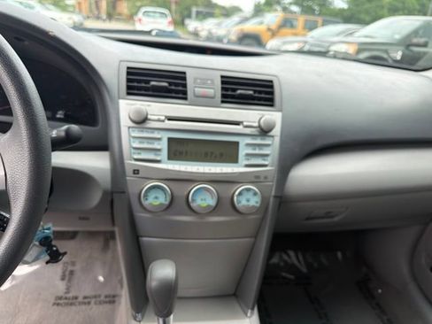 Used 2009 Toyota Camry LE FWD image 11