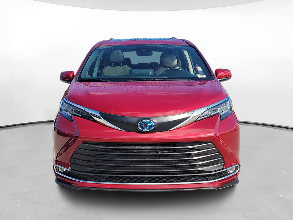 Certified 2021 Toyota Sienna XLE FWD image 2