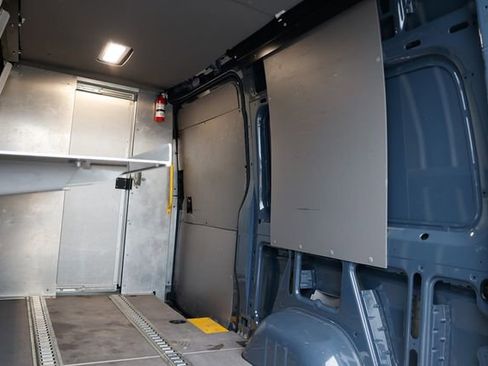 Used 2018 Mercedes-Benz Sprinter 2500 image 27