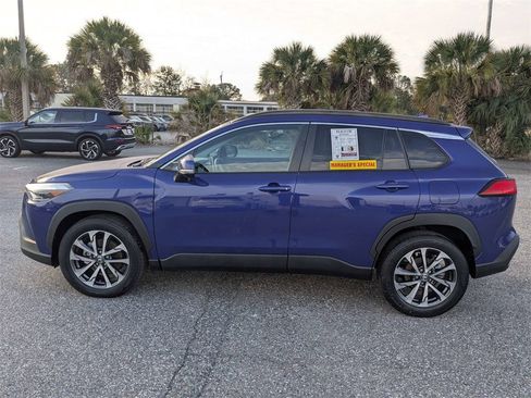 Used 2023 Toyota Corolla Cross XLE image 7
