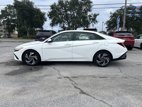 Used 2025 Hyundai Elantra Limited FWD image 7
