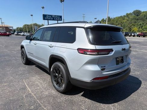 Used 2024 Jeep Grand Cherokee L Laredo AWD/4WD image 12