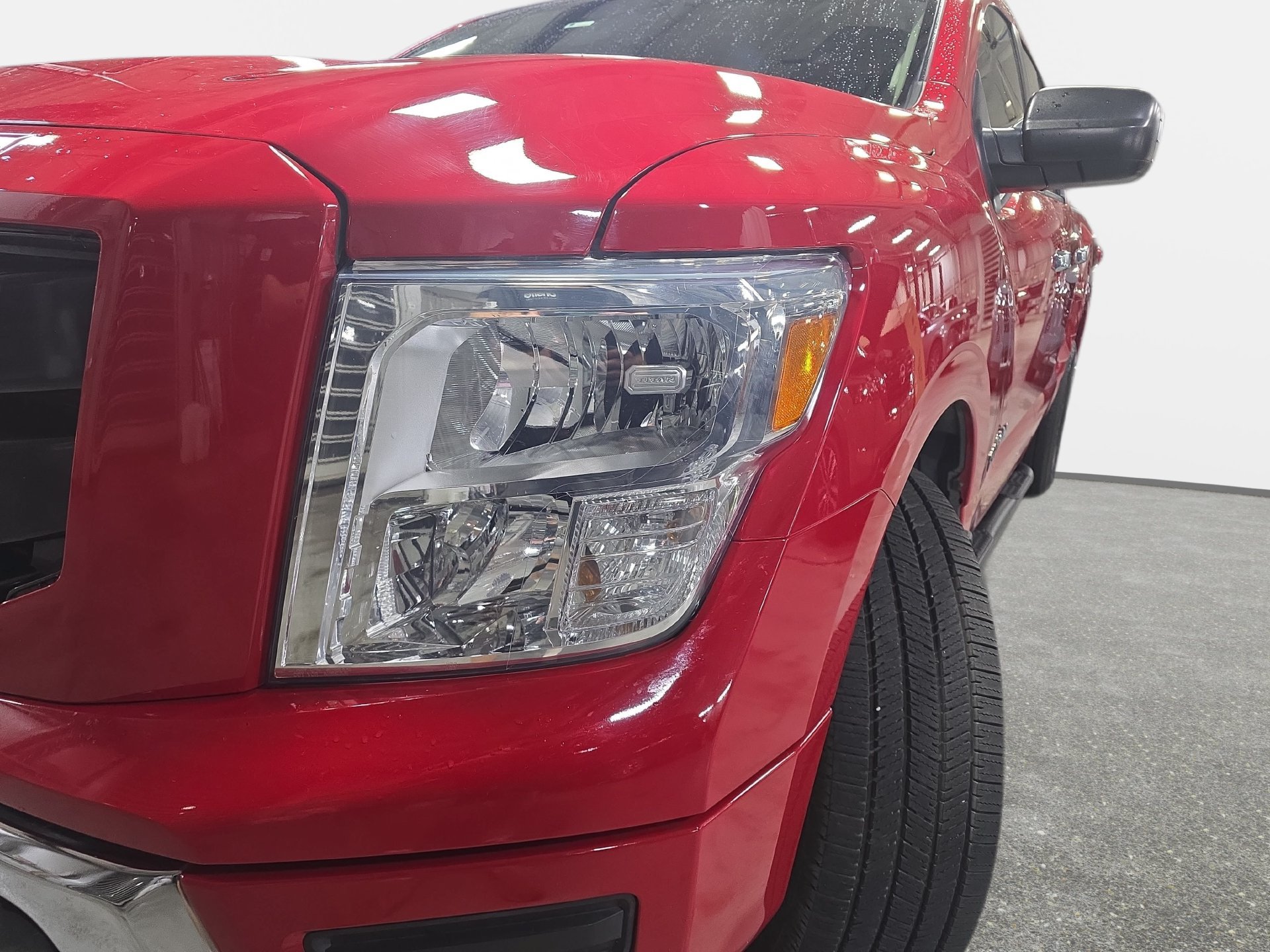 Used 2021 Nissan Titan SV w/ Accessory Utility Package AWD/4WD image 30