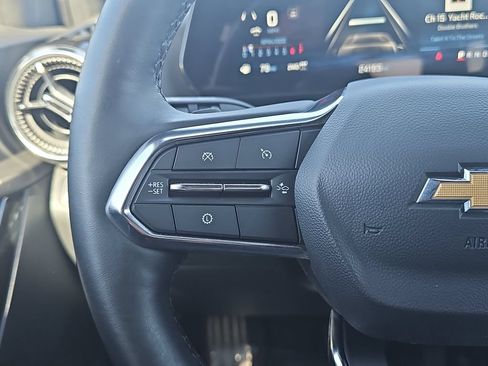 Used 2025 Chevrolet Equinox LT AWD/4WD image 16