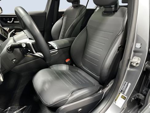 Used 2025 Mercedes-Benz C 300 4MATIC Sedan image 15