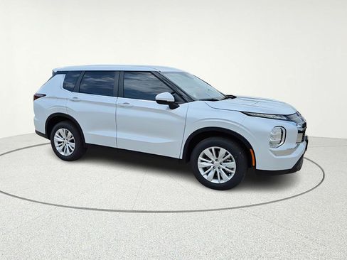 New 2026 Mitsubishi Outlander ES FWD image 8