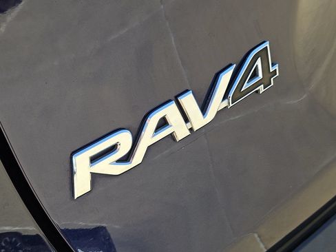Used 2023 Toyota RAV4 XLE FWD image 11