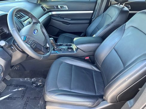 Used 2016 Ford Explorer XLT w/ Equipment Group 202A FWD image 16