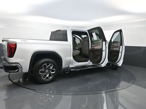 Used 2024 GMC Sierra 1500 SLT image 42