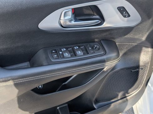 Used 2020 Chrysler Pacifica Limited w/ Advanced Safetytec Group image 15