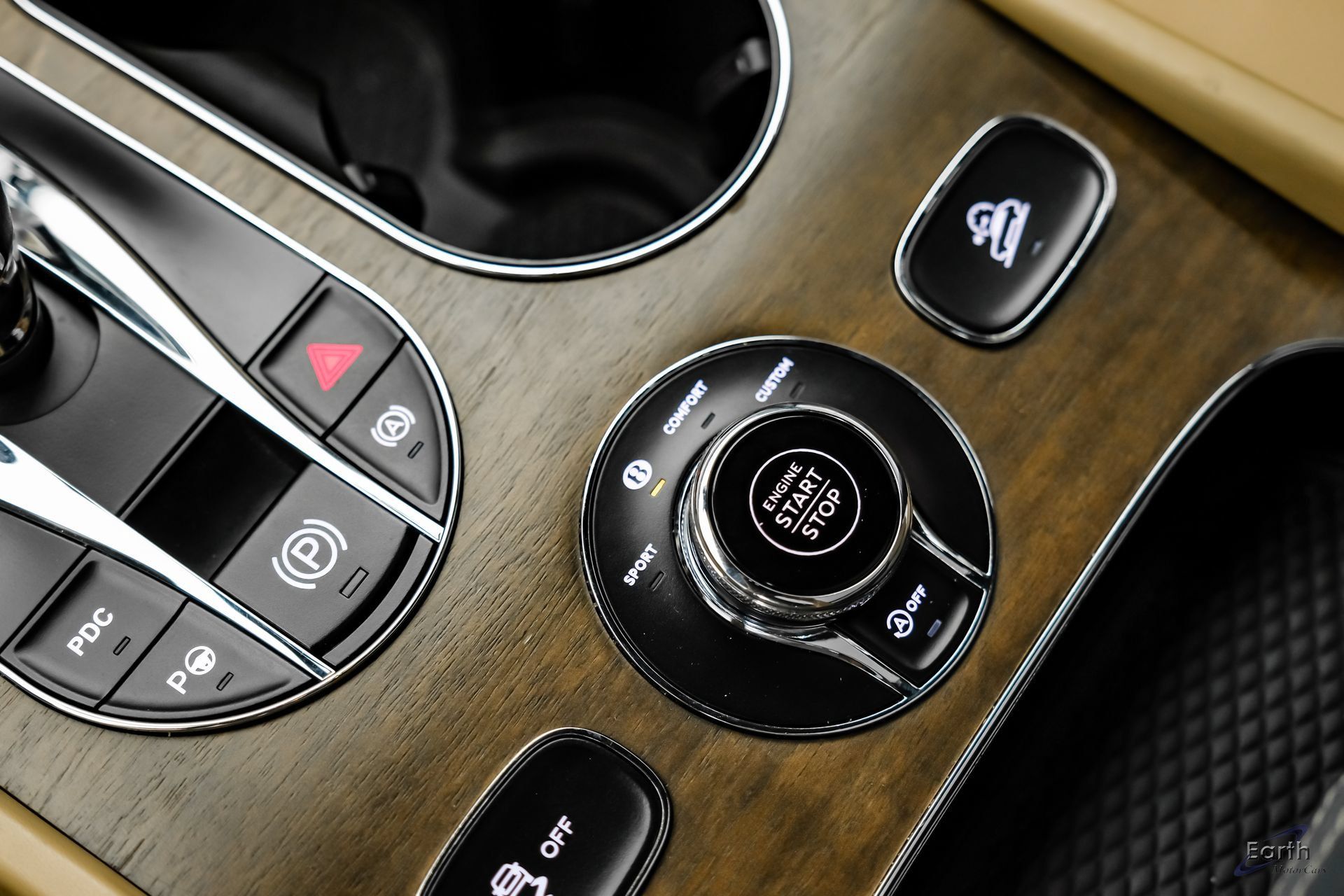 Used 2023 Bentley Bentayga Extended Wheelbase AWD/4WD image 63